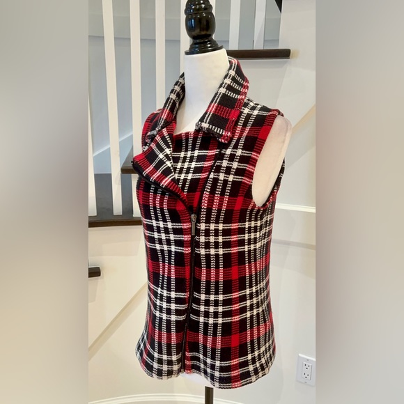 Last Chance! CHAPS Mitty Plaid Sleeveless Sweater Vest - Picture 6 of 11